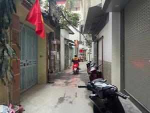 CC nhờ Bán Nhà Tân Mai, Nguyễn Chính - Q. Hoàng Mai. 22m 4 Tầng. SĐCC Chỉ 2 tỷ 98